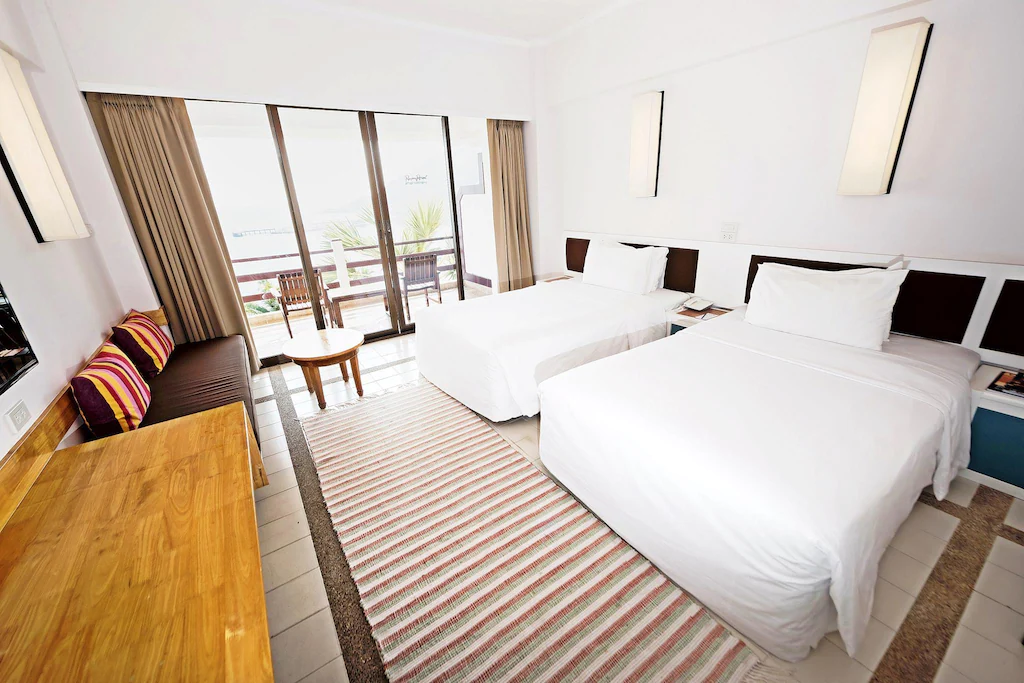 โรงแรมระยองรีสอร์ท
(Rayong Resort Hotel)