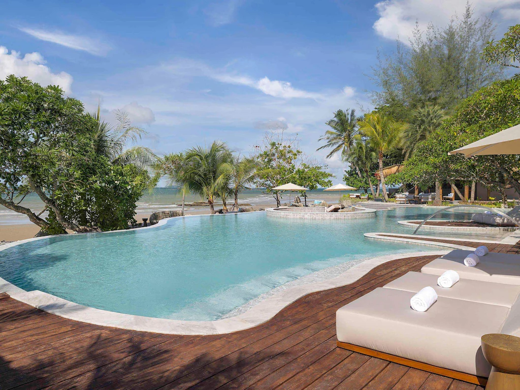 เมอร์เคียว ระยอง ลมทะเล วิลล่า แอนด์ รีสอร์ท 
(Mercure Rayong Lomtalay Villas & Resort)