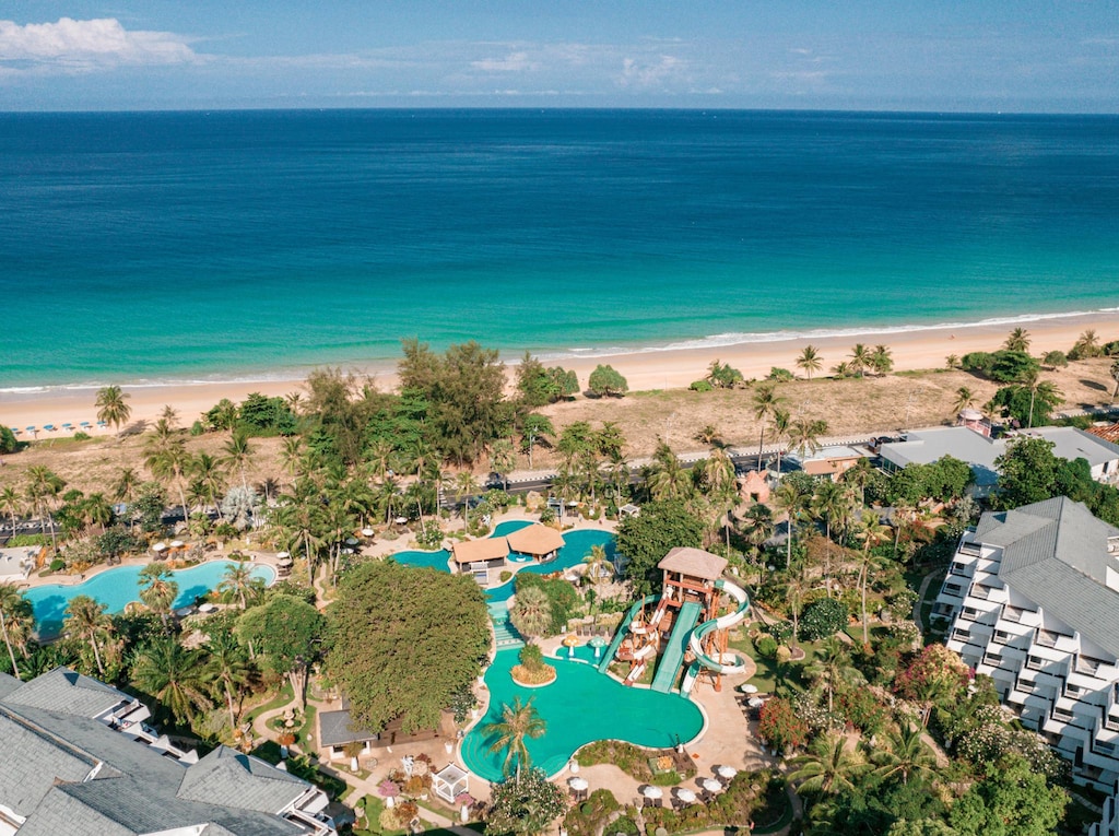 ถาวร ปาล์ม บีช รีสอร์ท ภูเก็ต
(Thavorn Palm Beach Resort Phuket)