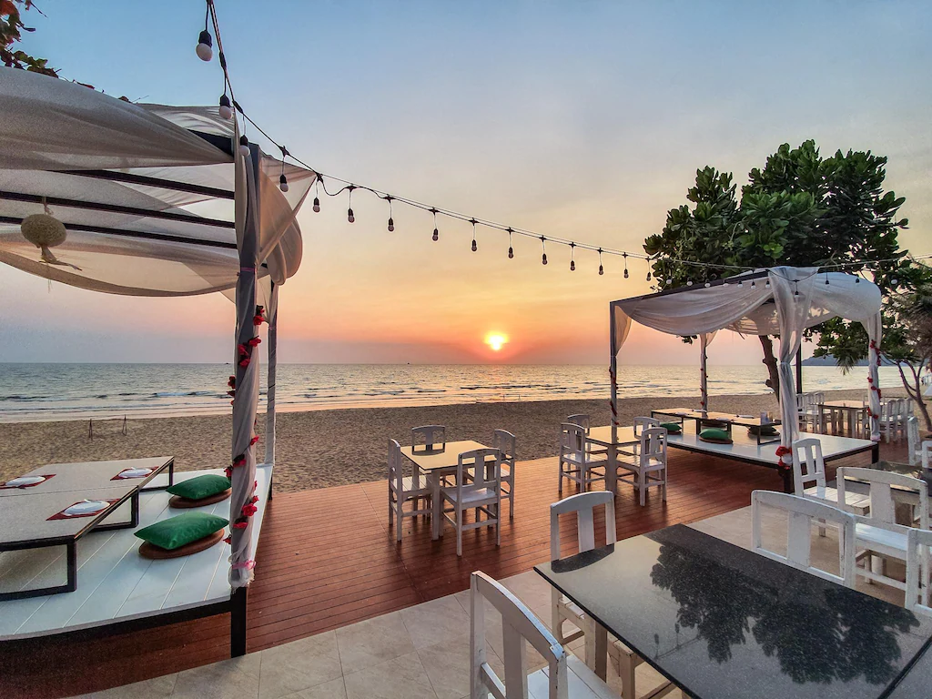 รัตนบุระ บีช รีสอร์ท
(Rattana Pura Beach Resort)
