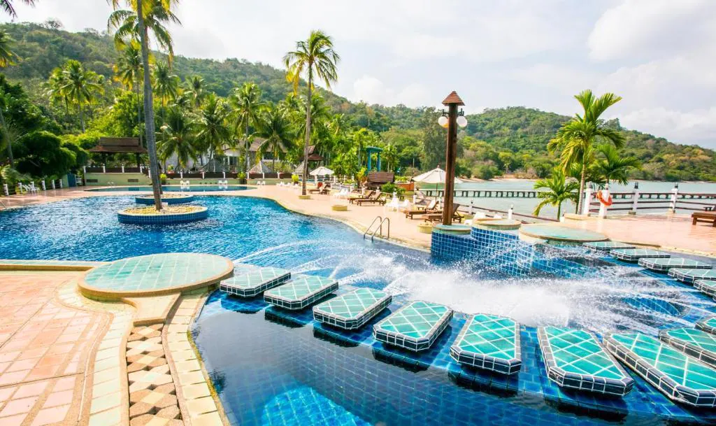 โรงแรม ระยอง รีสอร์ท
(Rayong Resort)